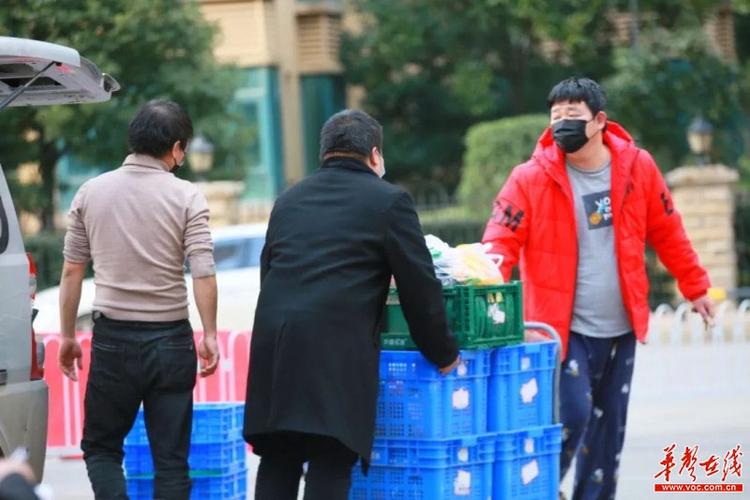 澳门一码一肖一特一中管家和女子持械打砸多辆车与女子持械打砸多辆车视频